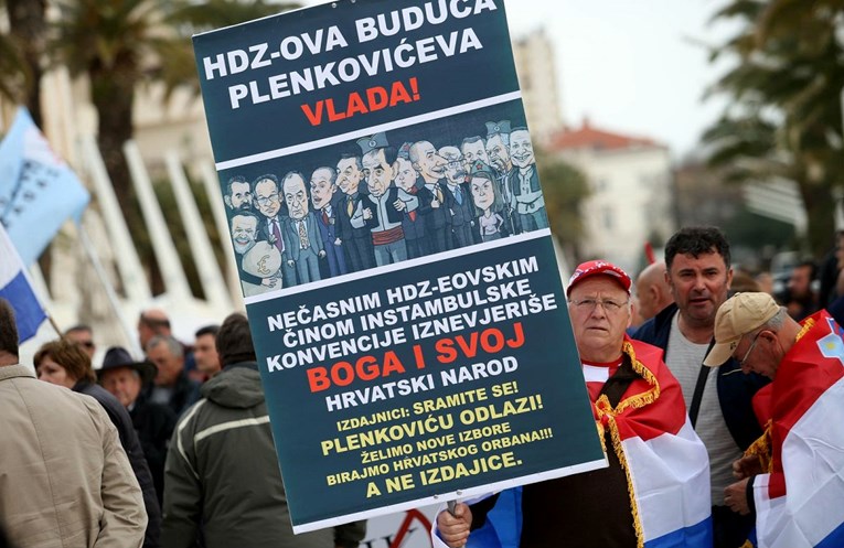 Pogledajte nepismene transparente s prosvjeda u Splitu