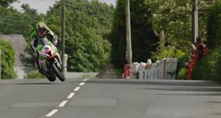 VIDEO Gledao je smrti u oči: Pogledajte virtuozni manevar motociklista koji mu je spasio život