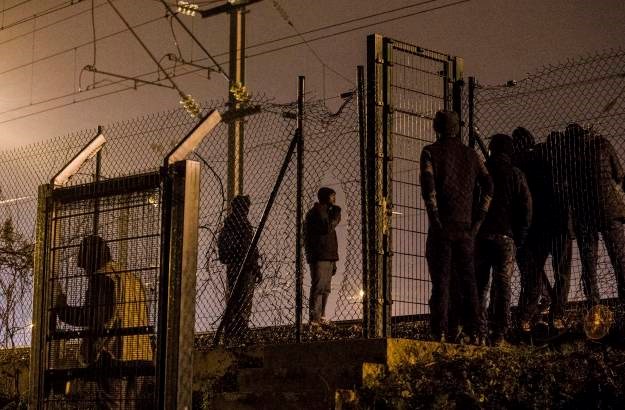 Francuske vlasti traže od migranata da isele iz dijela logora u Calaisu