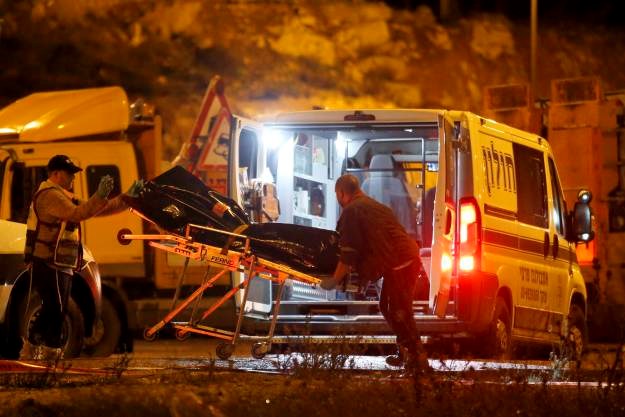 Dva Palestinca ubijena nakon što su nožem napala izraelskog vojnika