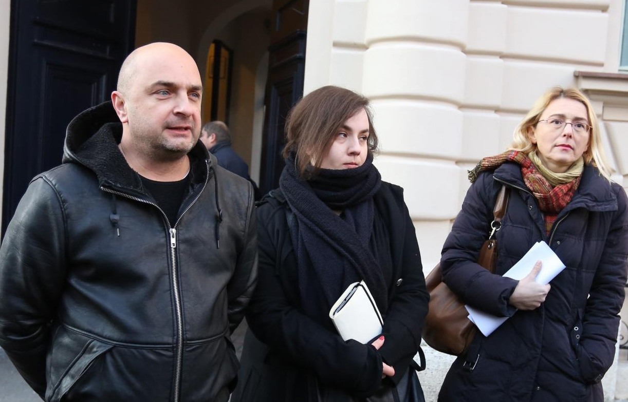 Policija sinoć obilazila kuće aktivista koji brinu za migrante, što se to događa?