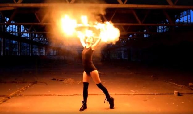 VIDEO Pogledajte kakva čuda hrvatska zvijezda Supertalenta radi s vatrenim hula hoopom