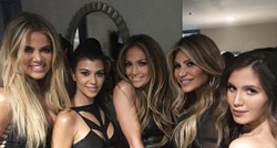 Kraljica Jennifer Lopez izgledom zasjenila i puno mlađe Kardashianke i Jessicu Albu