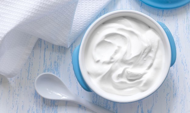 Jogurt u službi ljepote: Kako njime izbijeliti zube i poboljšati izgled od glave do pete