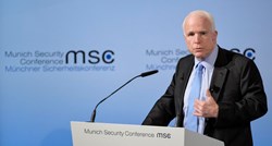 McCain stao u obranu slobode medija od Trumpovih napada: "Ovime diktatori počinju"