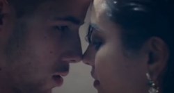 Shay Mitchell i Nick Jonas su sexy par pod vrućim tušem u spotu za pjesmu "Under You"