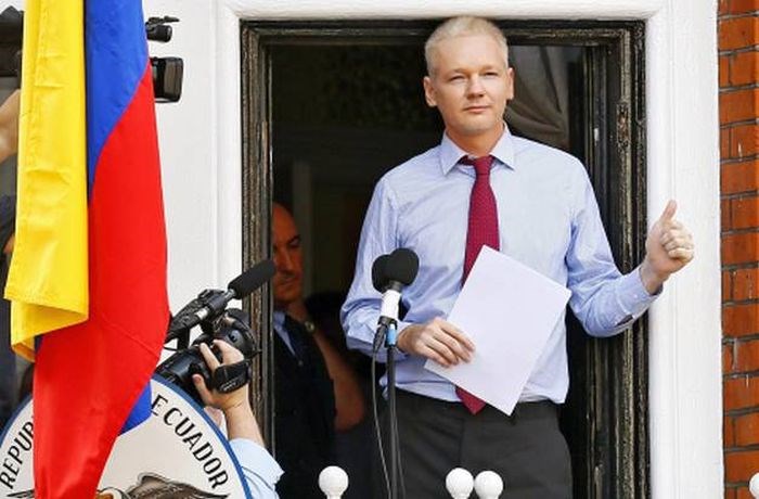 Julian Assange će se predati Americi nakon što je Obama pomilovao Manning