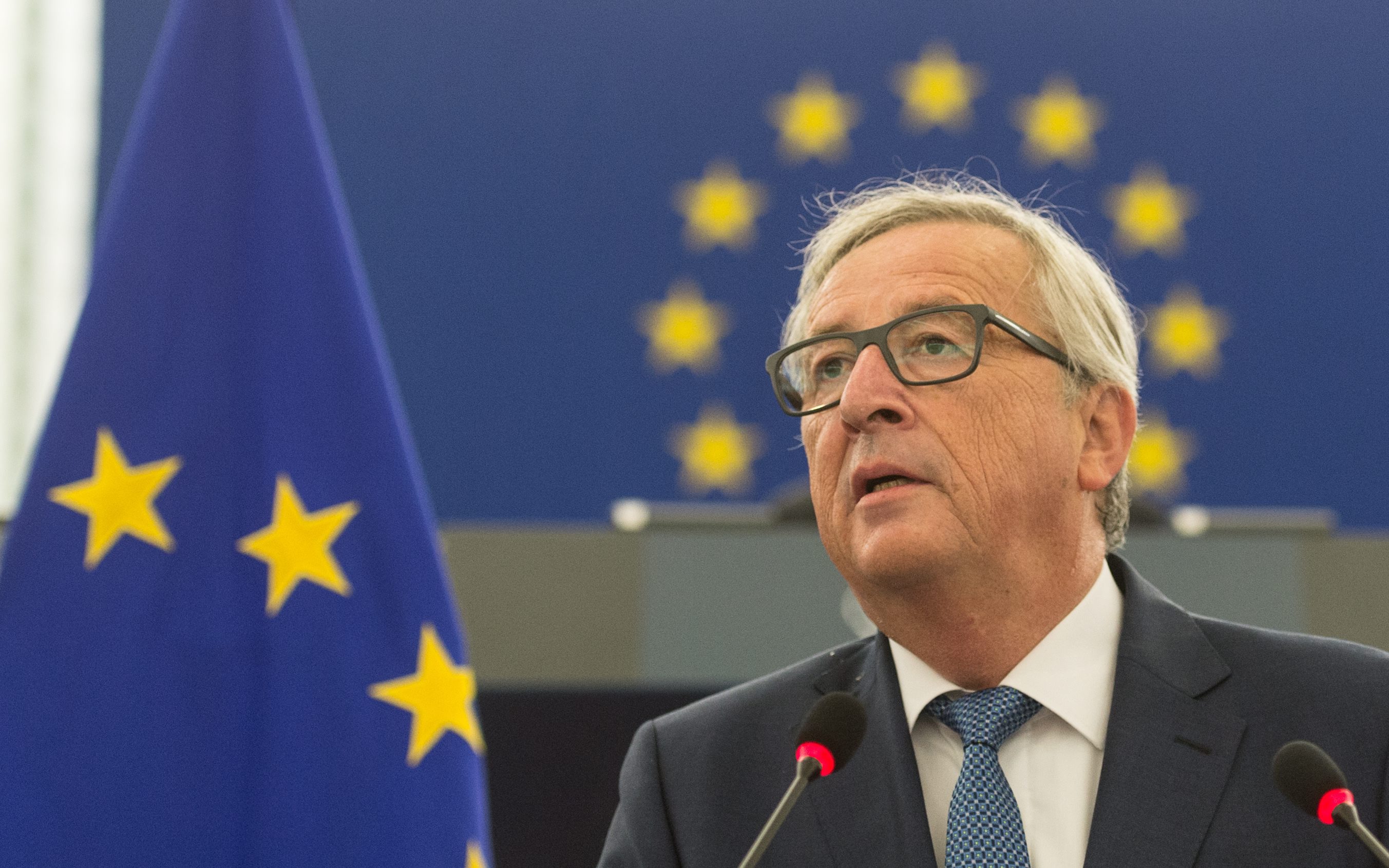 Junckerova poruka u kojoj Castra naziva "herojem za mnoge" izazvala žestoke kritike
