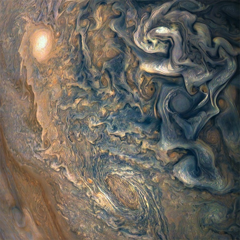 NASA objavila dosad neviđene fotke Jupitera, stvarno su spektakularne