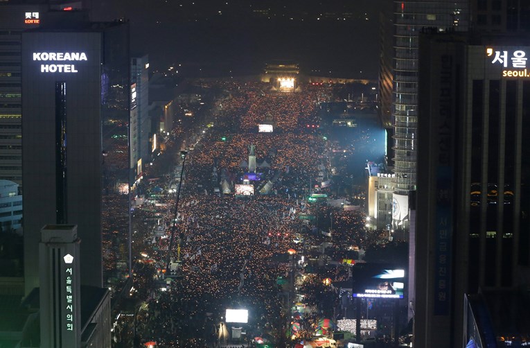 Južnu Koreju tresu najveći prosvjedi otkad je postala demokracija
