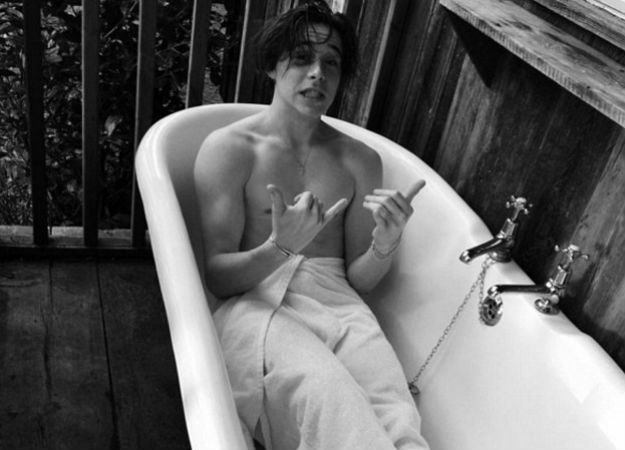 Polugoli Brooklyn Beckham skuplja lajkove fotkama iz kade