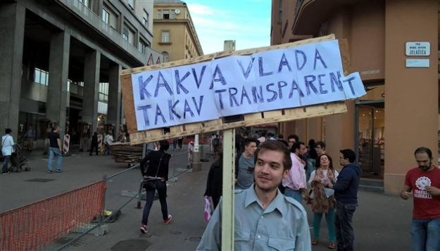 Ukraden najbolji transparent prosvjeda: "U Hrvatskoj će ti oteti sve, pa i staru roletu"