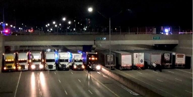 Muškarac u Detroitu se htio baciti s mosta, policija ga spasila na fenomenalan način