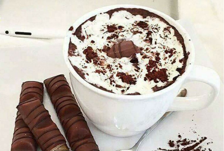 Stavljanjem čokolade u kavu riješit ćete dva jutarnja problema
