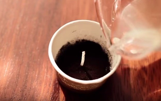 Miris omiljenog napitka: Napravi sama ukrasnu svjećicu od kave