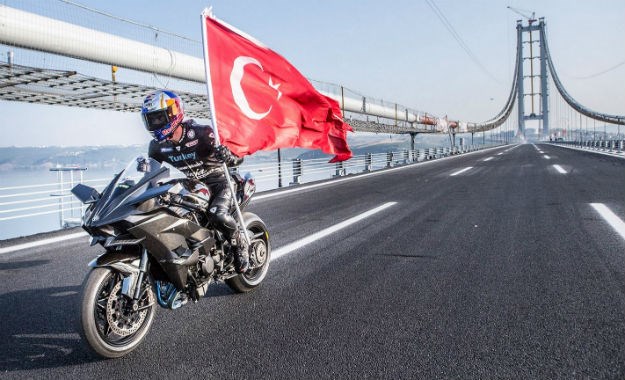 "Ludi" Turčin vozio motocikl 400 km/h
