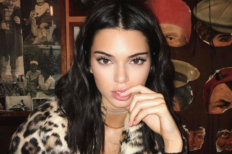 Krenuo je lov na nju: Kendall Jenner na udaru kritika zbog nove naslovnice