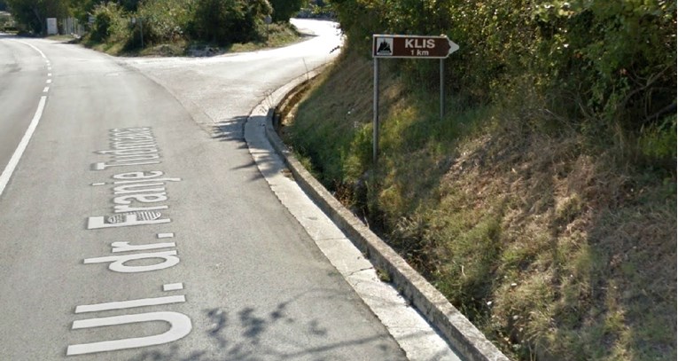 Kod Splita se autom zabio u betonsku ogradu pa umro