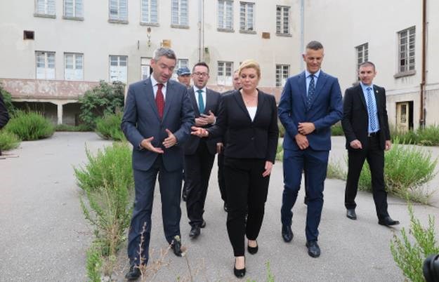 Kolinda posjetila ruševni vojni objekt i zatražila da se preda lokalnoj upravi