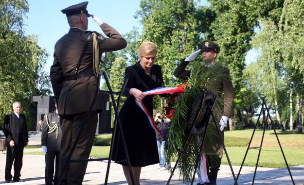 Kolinda: Razvijmo trobojnice i budimo ponosni