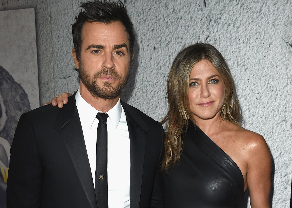 Jennifer Aniston bez grudnjaka zasjenila supruga i cijelu ekipu njegove serije
