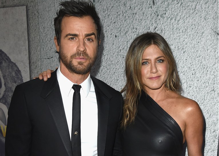 Jennifer Aniston bez grudnjaka zasjenila supruga i cijelu ekipu njegove serije