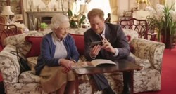 Kraljica Elizabeta II. i princ Harry snimili urnebesni video za obitelj Obama