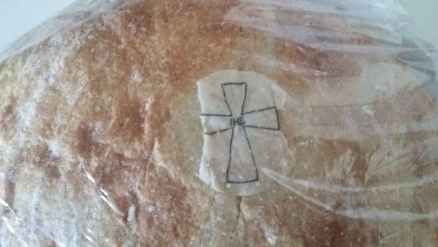Todorić prodaje kruh s križem, jesu li hostije sljedeće na meniju?