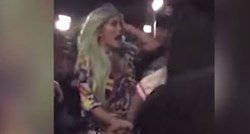 Ovo je izgledalo bolno: Ludi obožavatelj povukao Kylie Jenner za kosu