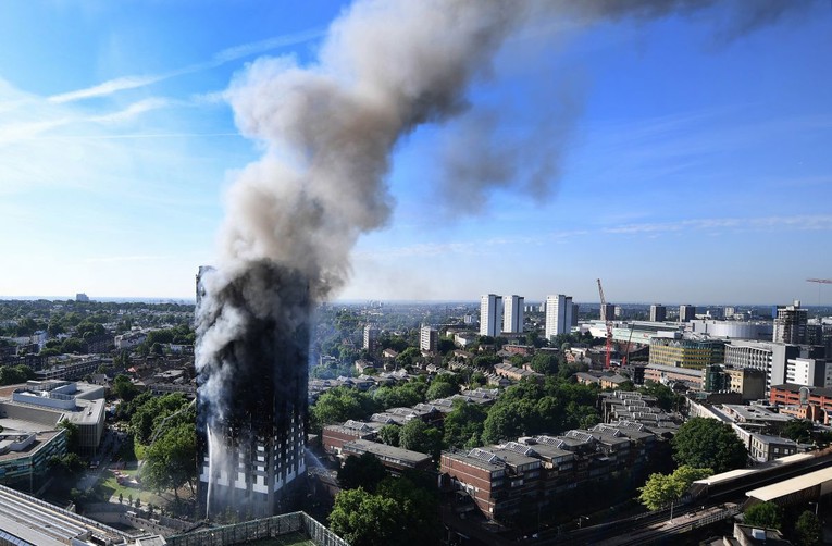 Tko je kriv za stravičan požar u Londonu?
