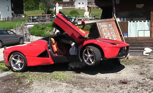 Kakva šteta: Skupocjeni LaFerrari završio na stijeni