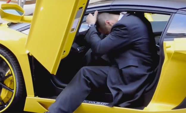 Lamborghini Aventador i muke po ulasku u kabinu