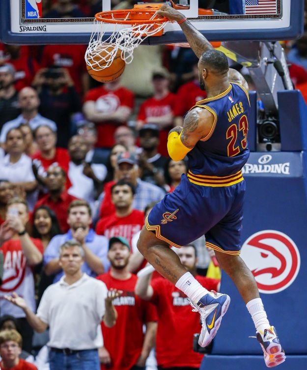 Spahijinim Hawksima prijeti "metla": Kralj James triple-doubleom sam pobijedio Atlantu