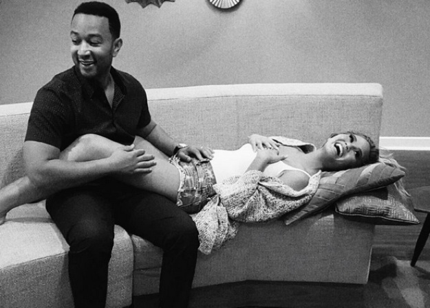 Nakon godina pokušavanja, John Legend i Chrissy Teigen čekaju bebu!