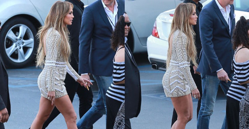 Haljina o kojoj se priča: Zlatna minica kojom je J.Lo zapečatila svoj  "MILF status"