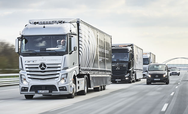 Mercedesovi kamioni voze samostalno