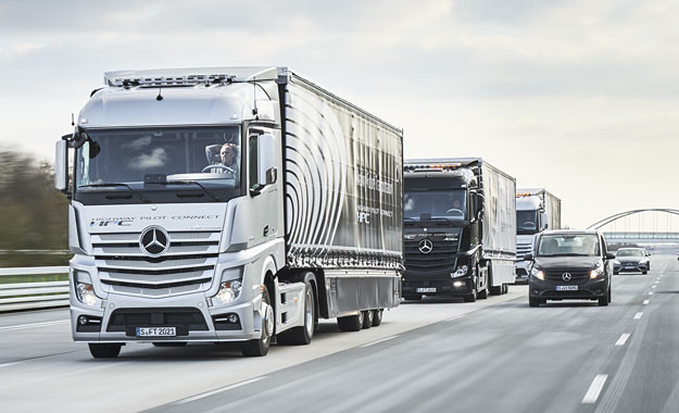 Mercedesovi kamioni voze samostalno