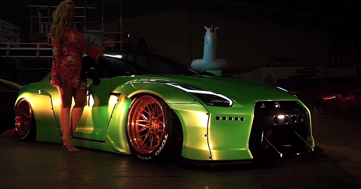 VIDEO Zvijezda je porno filmova i jako voli brze automobile