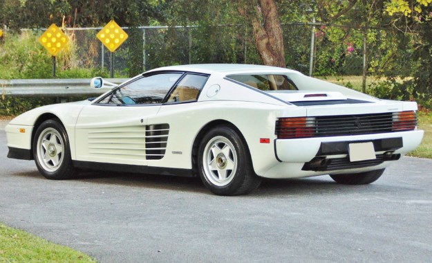 Prodaje se Ferrari Testarossa iz Poroka Miamija