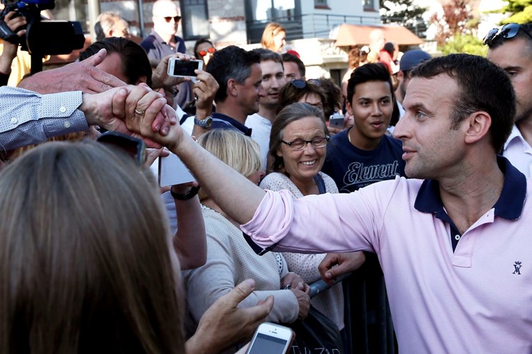 Macron i saveznici razvalili na francuskim izborima, imaju apsolutnu većinu