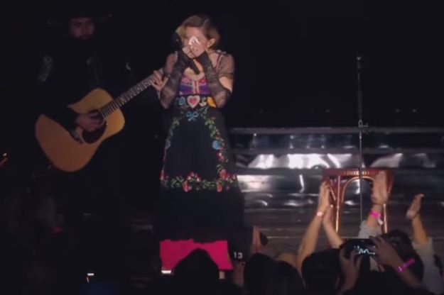 Madonna u suzama održala koncert: Tko sam ja da se ovdje zabavljam dok drugi tuguju?