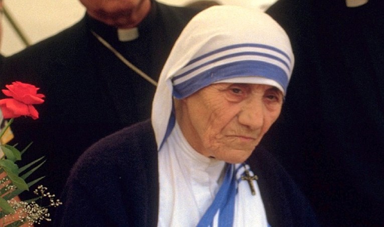"Majka Tereza imala je u Vatikanskoj banci ogroman novac, banka bi propala da je zatvorila račun"