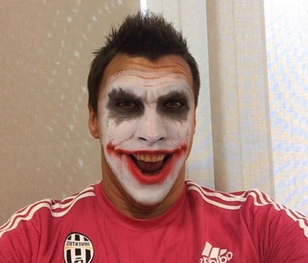 Maskirani Mandžukić plaši Pepa i Bavarce