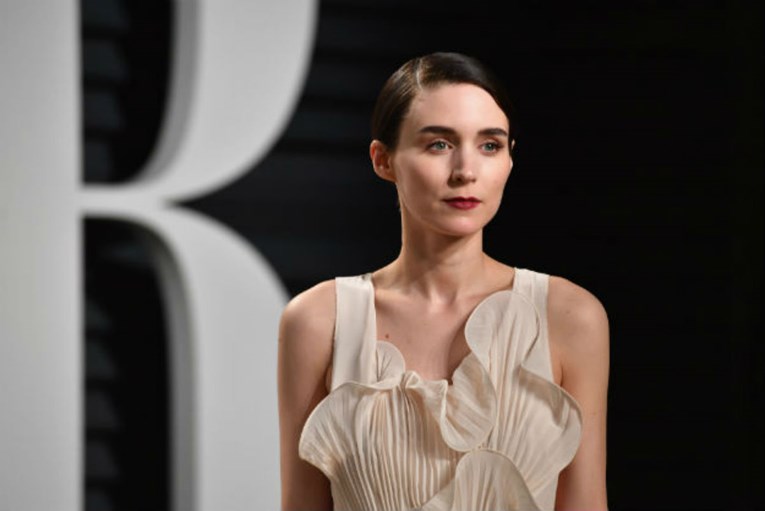 Ma kakav glamur: Ova je glumica sinoć nosila haljinu iz H&M-a