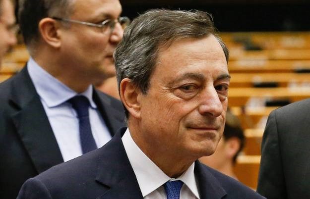 Draghi izrazio oprezan optimizam, najavio QE za Grčku