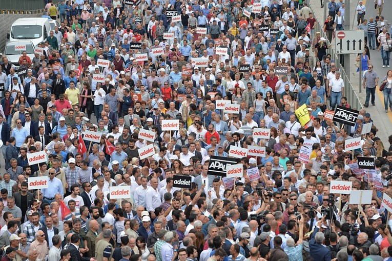 VIDEO Marš pravde u Turskoj: Oporba završava 400 kilometara dug prosvjedni hod