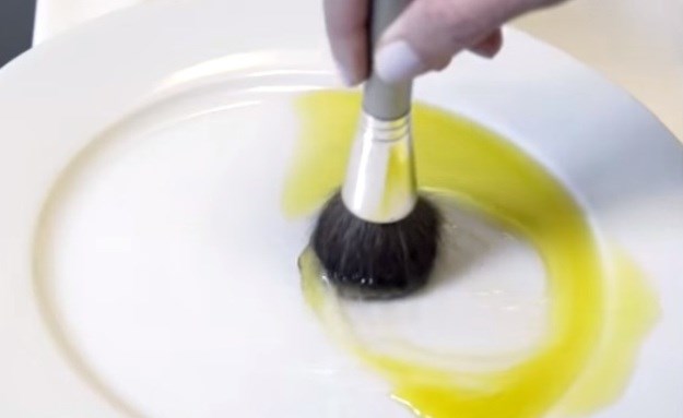 Očisti svoje make-up četkice uz pomoć maslinovog ulja
