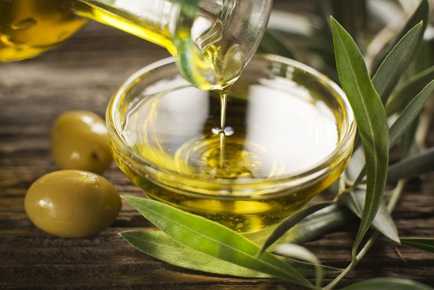 8 razloga za dodavanje maslinovog ulja prehrani vašeg psa