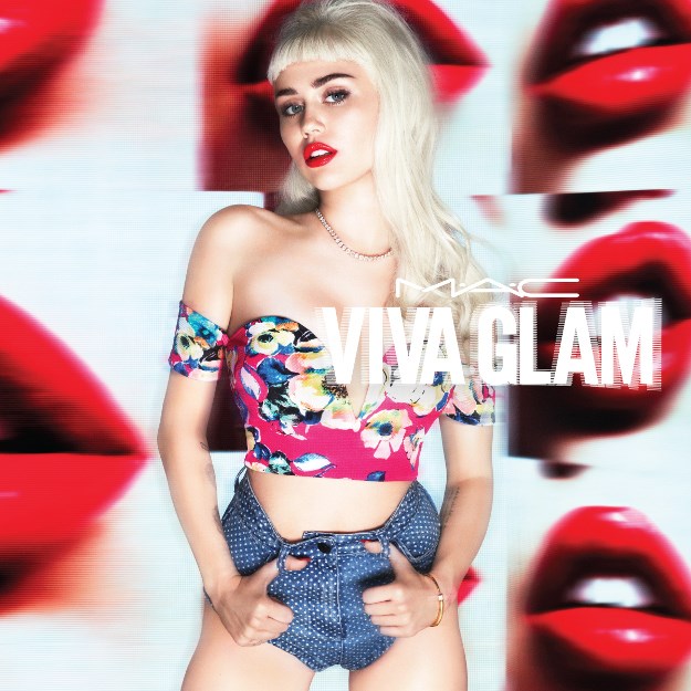 S kratkim šiškama Miley Cyrus predstavila svoju novu kolekciju Viva Glam za MAC