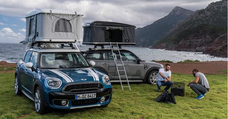 Kuća putujuća: Avanturistički Mini sa šatorom na krovu
